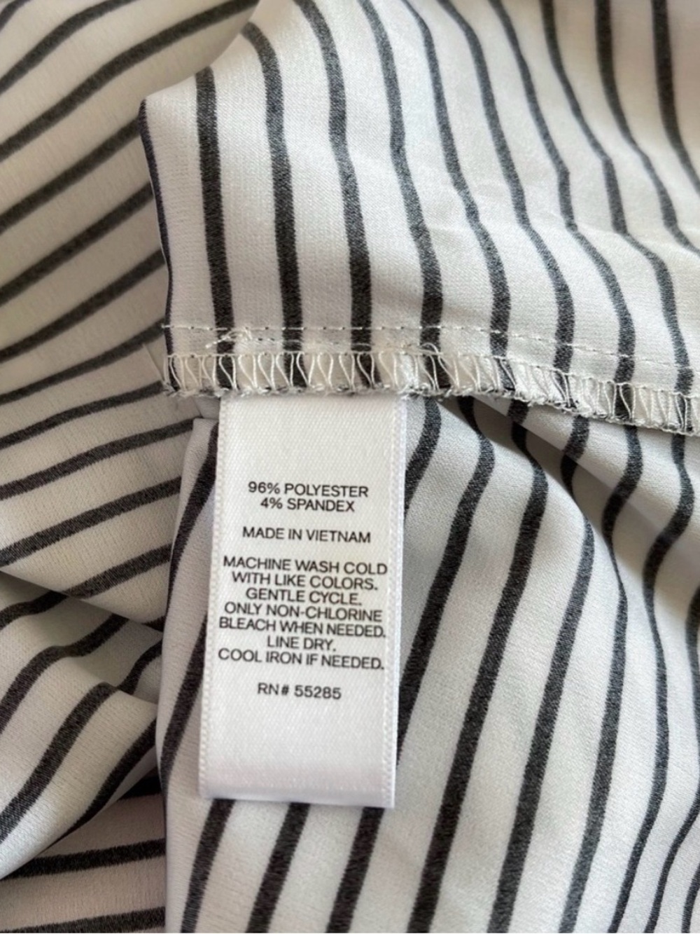 Express Black & White Striped Satin V-neck Short Sleeve Blouse Small - Picture 5 of 5